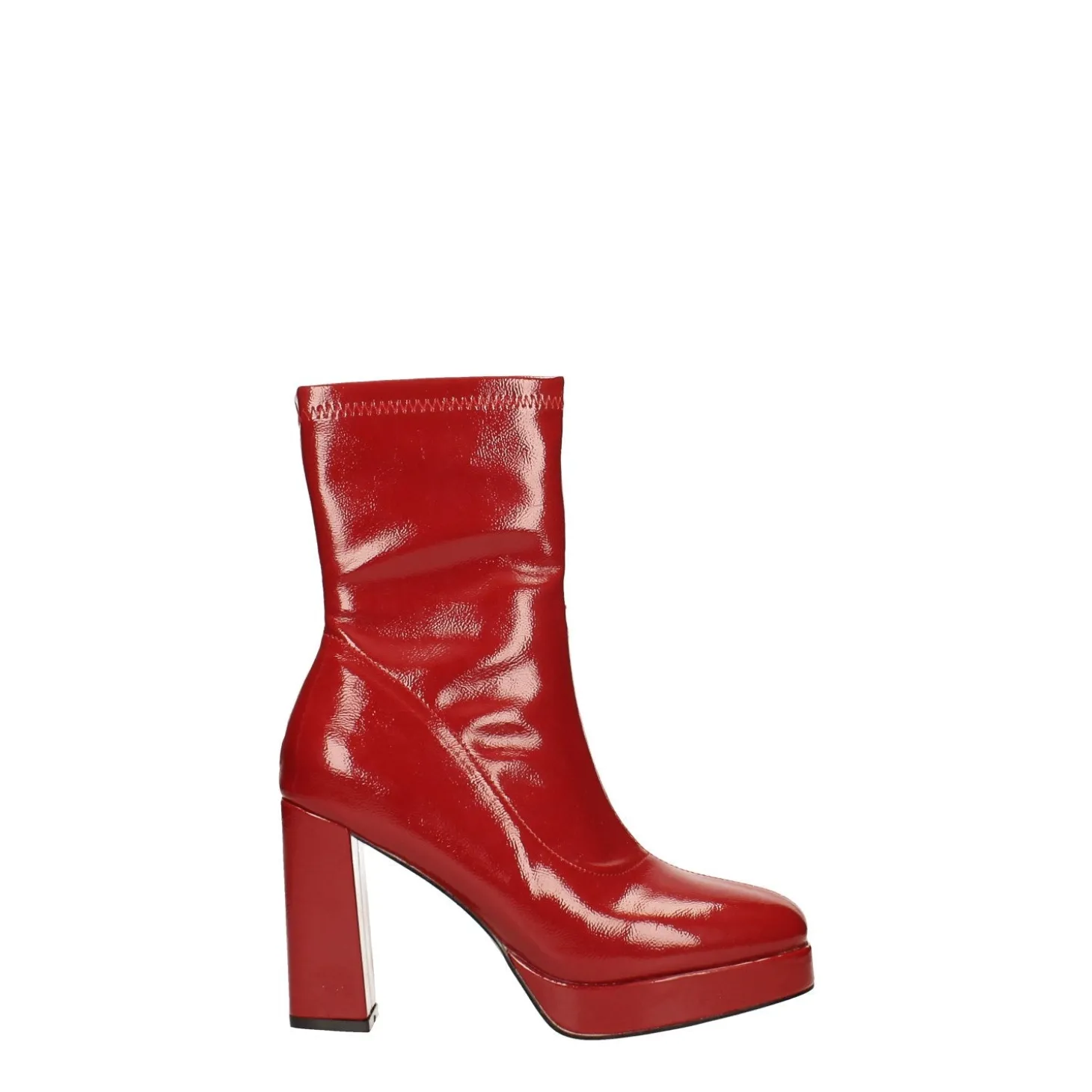 Stivaletti con punta squadrata e plateau in vernice. Tacco alto 10cm