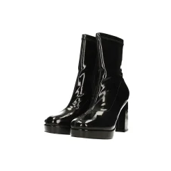 Stivaletti con punta squadrata e plateau in vernice. Tacco alto 10cm