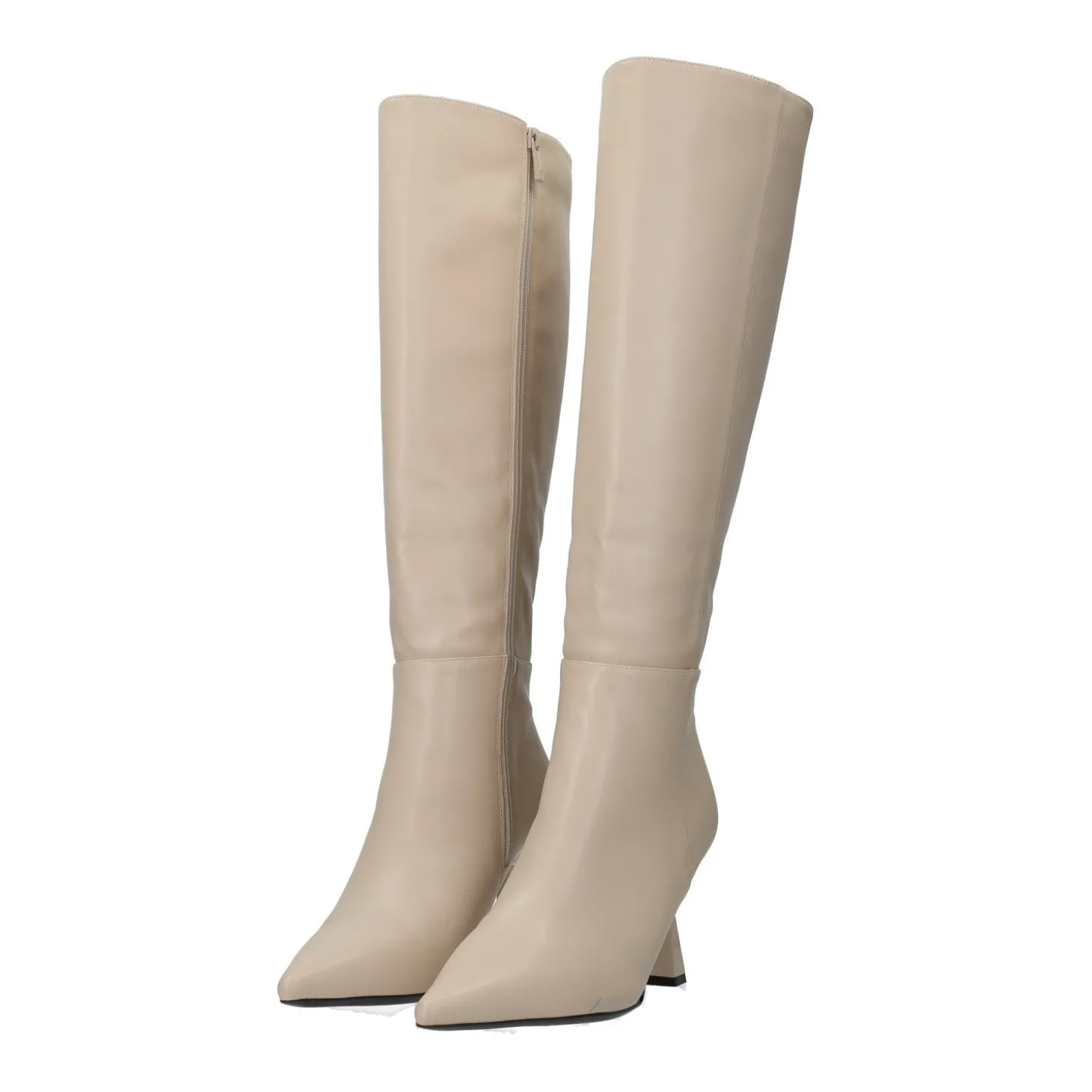 Stivaletti con tacco a rocchetto. Tacco alto 8cm