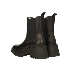 Stivaletti in vera pelle con punta squadrata. Tacco alto 6cm