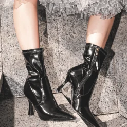 Stivaletti in vernice