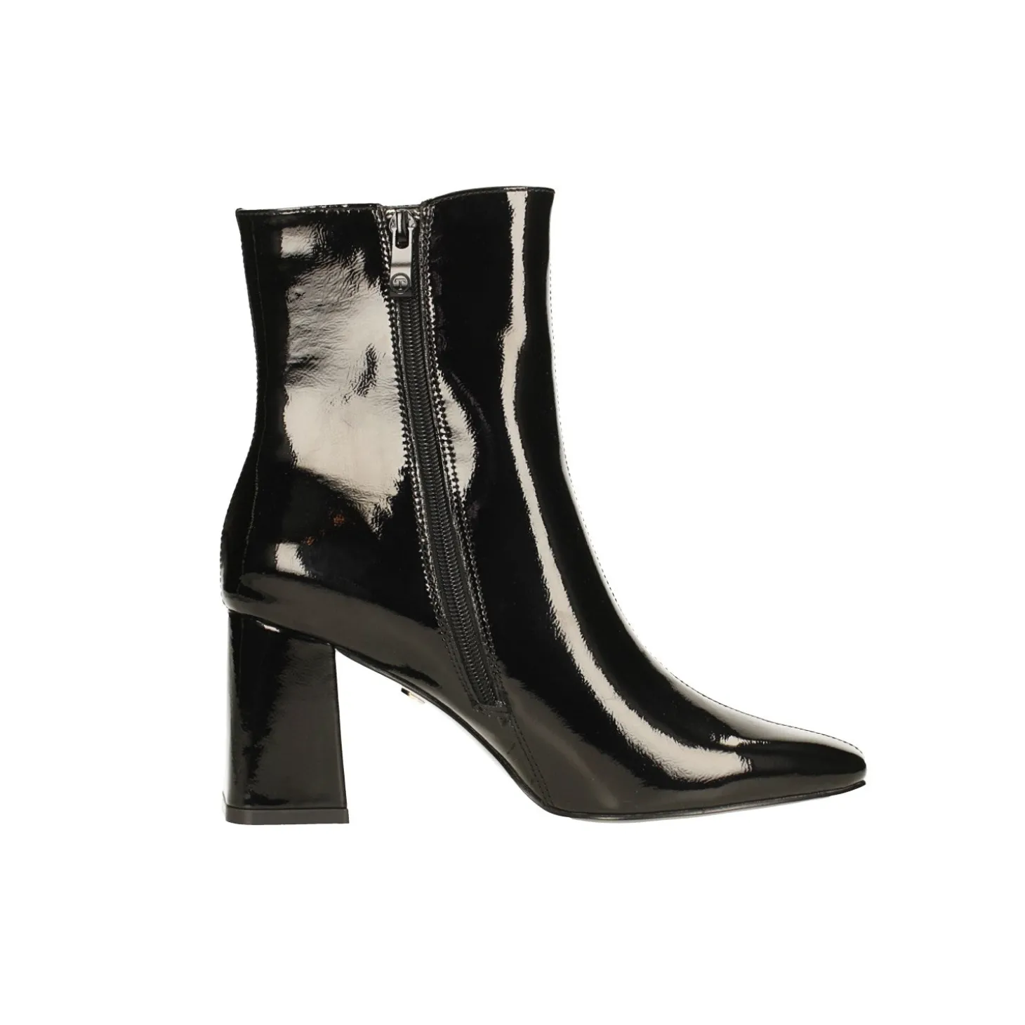 Stivaletti in vernice con punta squadrata. Tacco alto 7cm