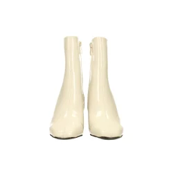 Stivaletti in vernice con punta squadrata. Tacco alto 7cm