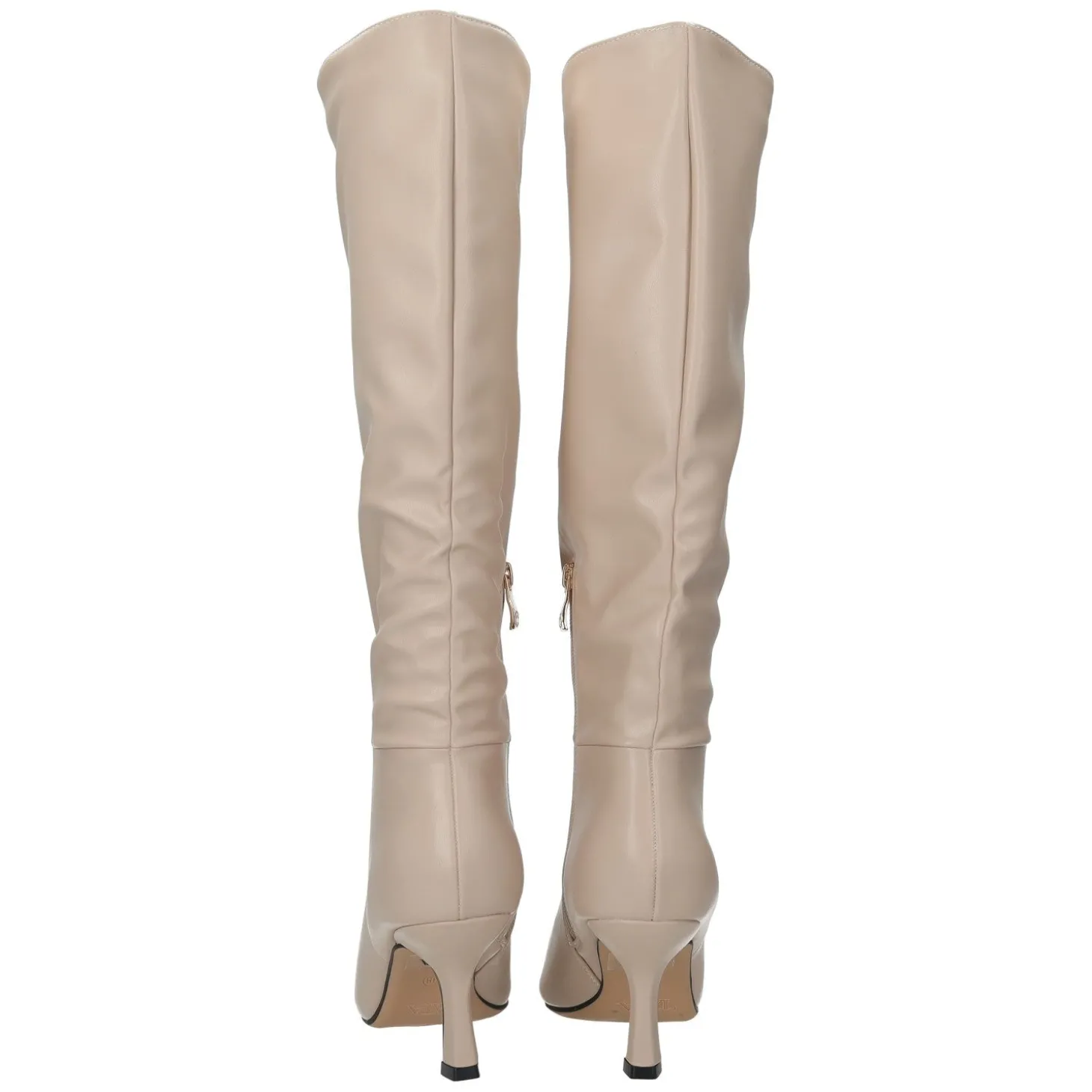 Stivali a punta. Tacco alto 8cm