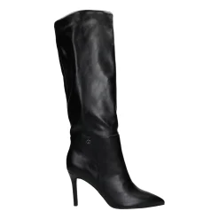 Stivali a punta. Tacco alto 9 cm