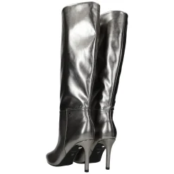 Stivali a punta. Tacco alto 9 cm