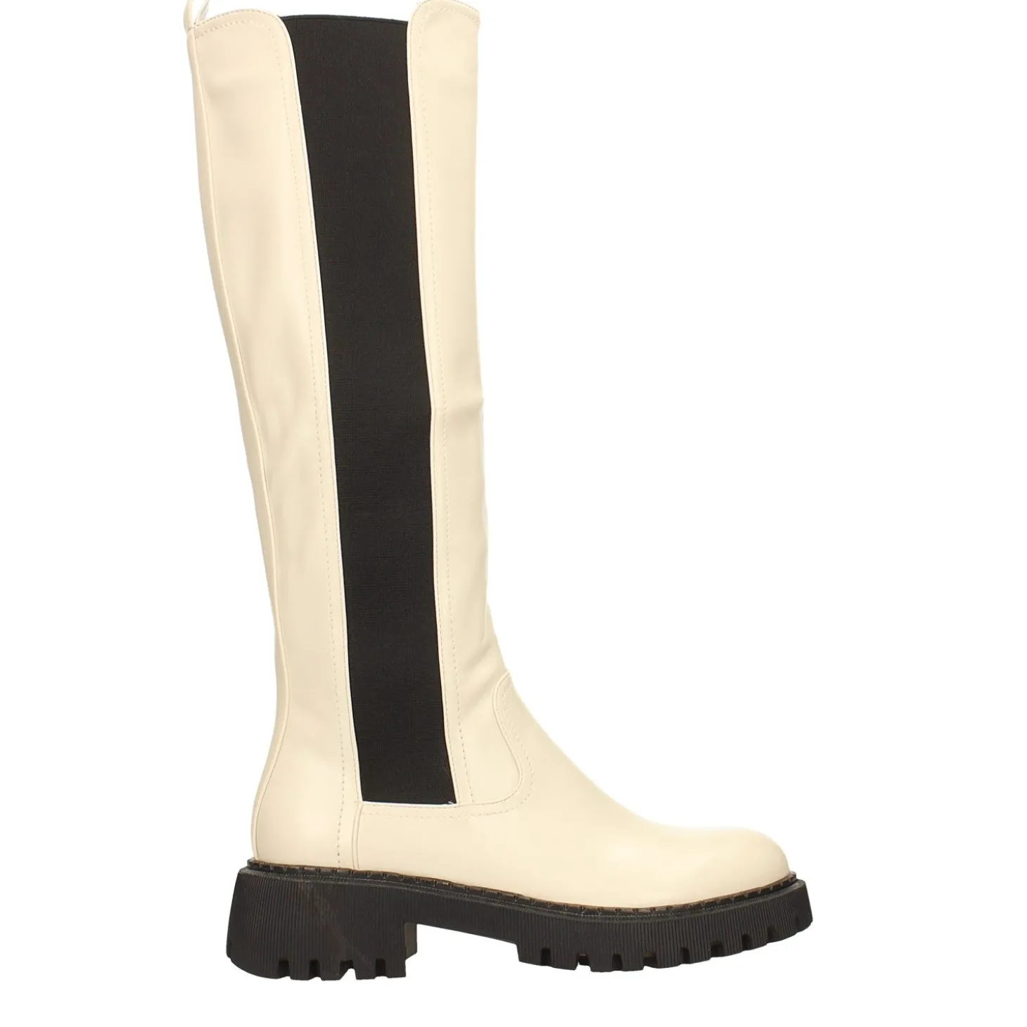 Stivali con suola carrarmato. Tacco alto 4.5cm