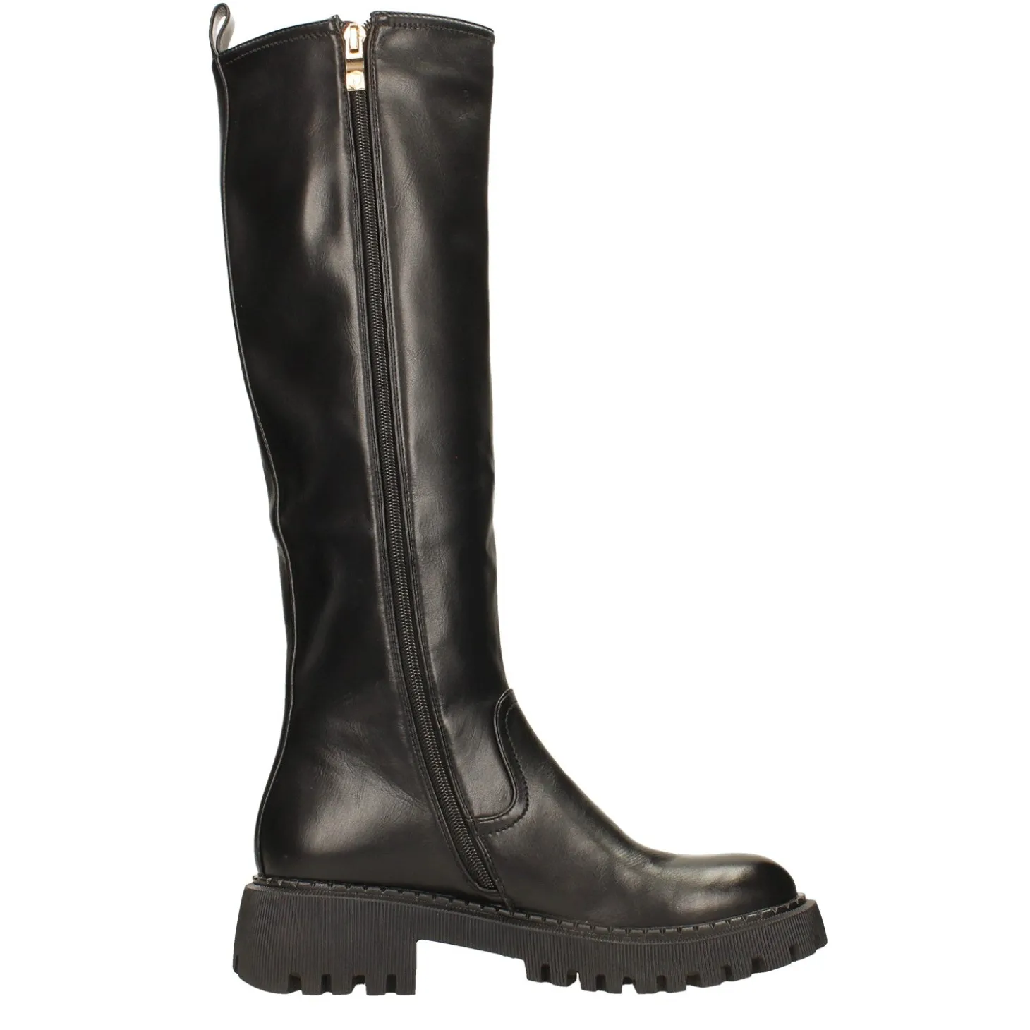 Stivali con suola carrarmato. Tacco alto 4.5cm