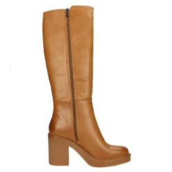 Stivali cuoio platform con punta squadrata. Tacco largo alto 8cm