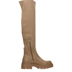 Stivali marroni con tomaia in tessuto elasticizzato. Tacco alto 5cm