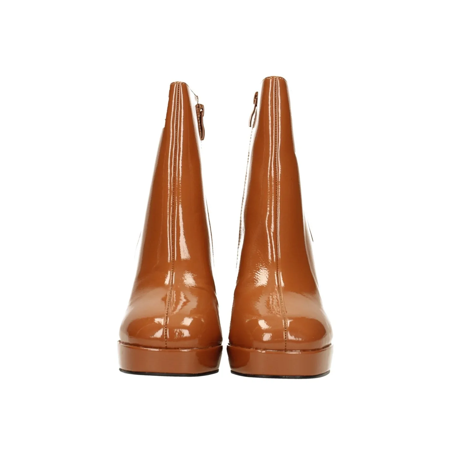 Tronchetti in vernice con punta squadrata. Tacco alto 10cm